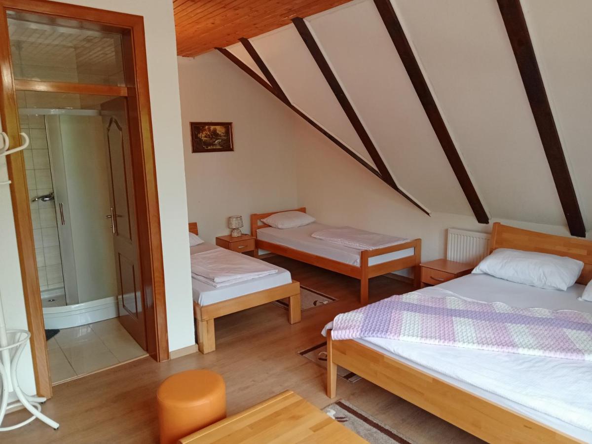 Prenociste/Restoran Lovac Hotel Bihac Bagian luar foto