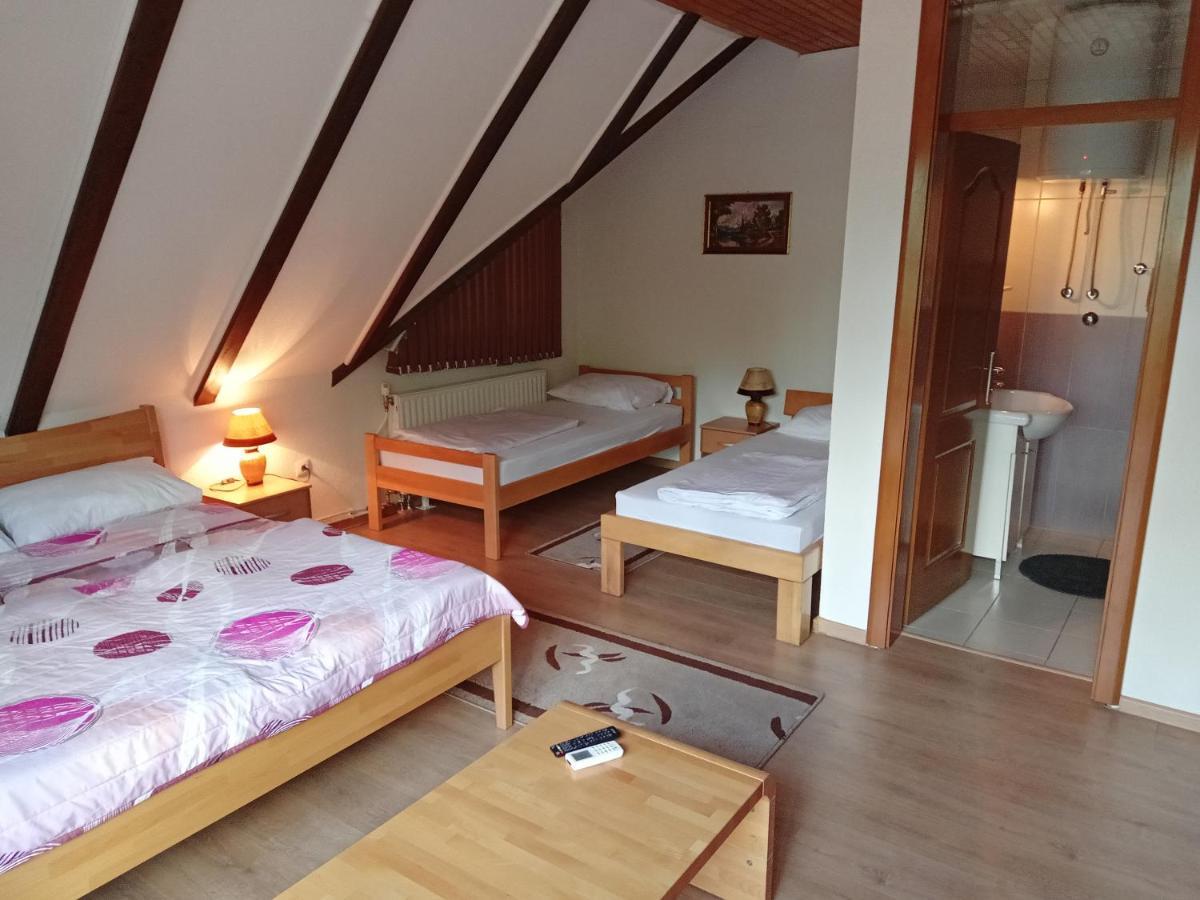Prenociste/Restoran Lovac Hotel Bihac Bagian luar foto