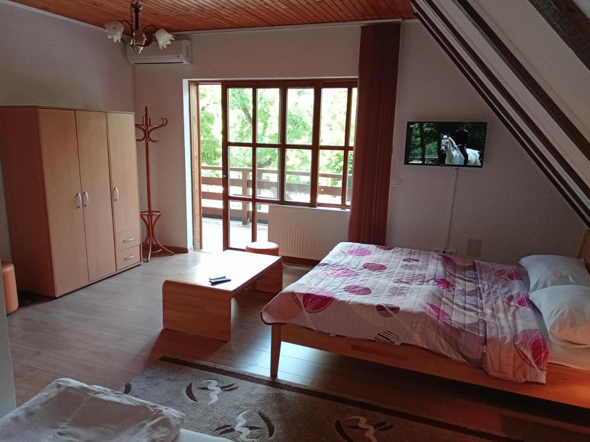 Prenociste/Restoran Lovac Hotel Bihac Bagian luar foto