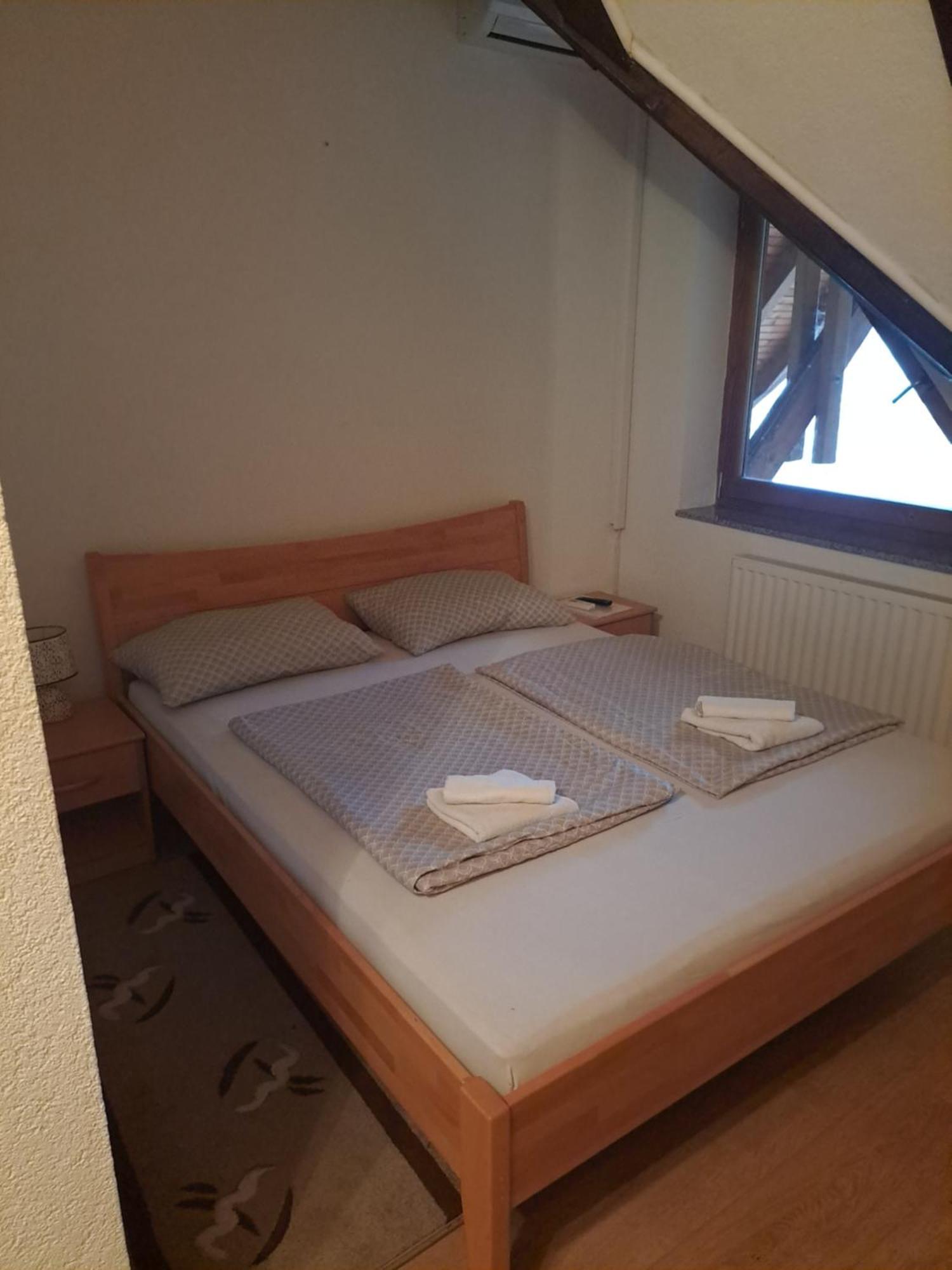 Prenociste/Restoran Lovac Hotel Bihac Bagian luar foto